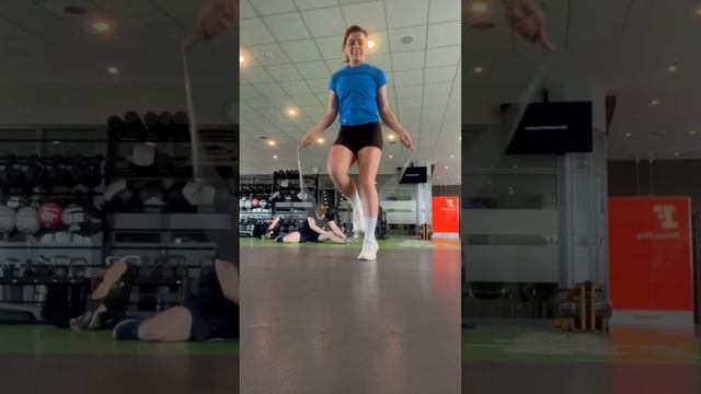 New footwork. Like it? #jumprope #workoutmotivation #fitness #seilspringen смотреть онлайн