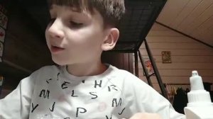 Мне пришла посылка от какого-то незнакомого человека и я её распаковываю