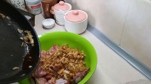 Як приготувати кролика соковитим і ніжним. Смачний рецепт / How to cook a juicy and tender rabbit.