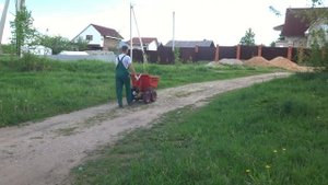 МОТОМУЛ перевозит грунт (мини думпер, мини самосвал МОТОМУЛ)