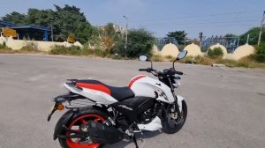 2023 TVS Apache RTR 160 4V Pearl White walkaround Review |