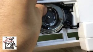 Застряла нитка в челноке.