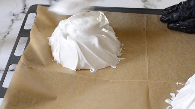 Возьмите Клубнику и приготовьте Торт Павлова / Pavlova Cake - Легкий Рецепт торт безе с клубникой