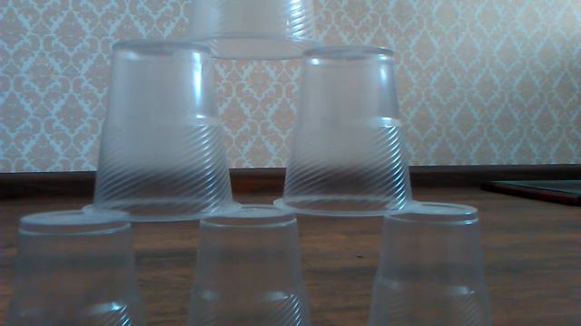 Как научиться быстро строить и собирать башню из стаканчиков!? обучающее видео :) смотреть онлайн