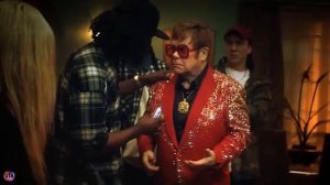 Украинская реклама Snickers, Элтон Джон, 2018