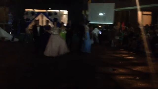 Красивый вальс выпускников 2017-го года. смотреть онлайн