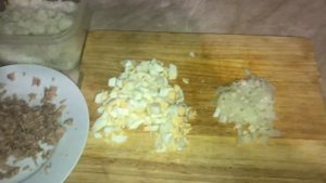 Супер простой в приготовление салат из тунца,яиц и риса.