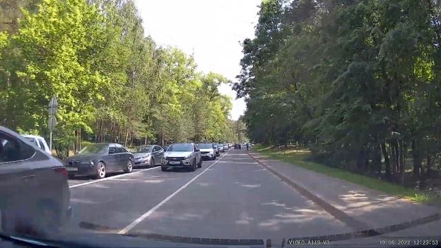 На Минское Море едут все на отдых в выходные. Огромный поток машин на Минское море. Road trip to se