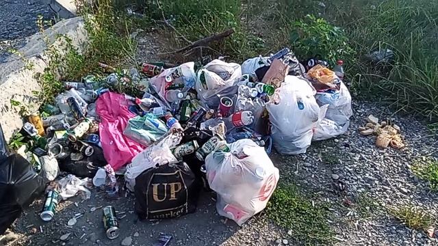 Речка Лоо. Мусорные свалки на берегу моря. Когда люди включат разум???