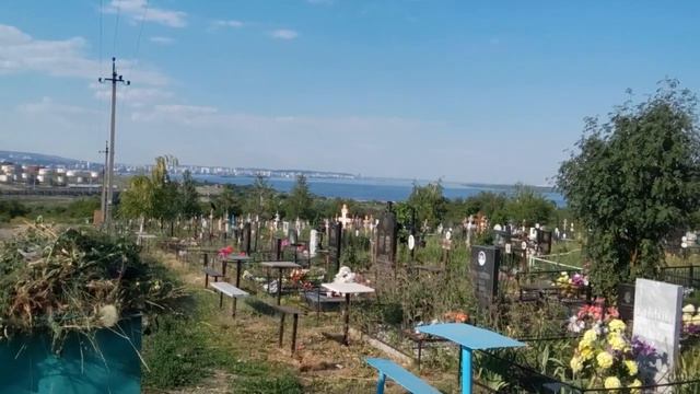 Великолепный вид на Саратов и Волгу с возвышенности ниже по течению реки смотреть онлайн