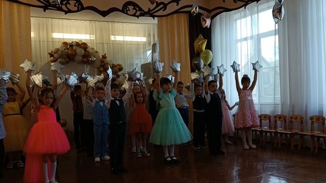 Песня "Звёздный дождь" на выпускном детского сада смотреть онлайн