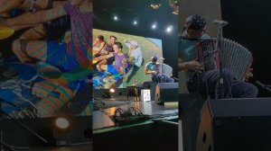 "просто я молодой, просто мне хорошо"