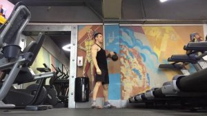 23. Толчок и присед с гирей над головой.