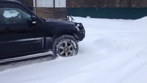 Toyota New PRADO vs Mitsubishi Pajero 4