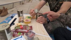 КОРЕЙСКИЙ СОЛДАТ ПРОБУЕТ ОФИЦЕРСКИЙ СУХОЙ ПАЕК РОССИИ / НАШ ИРП НЕ СРАВНИМ С КОРЕЙСКИМ @paknikolay