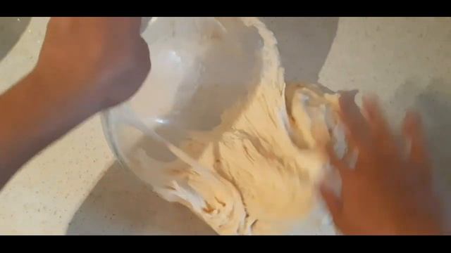 Съедаются мгновенно очень ароматные и пышные сырные булочки смотреть онлайн