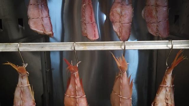 Окунь горячего копчения. Простой рецепт для начинающих! смотреть онлайн