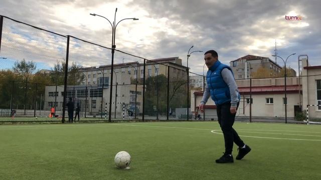 Учитель физкультуры, который пишет стихи. День учителя смотреть онлайн