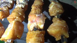 Рыбацкий шашлык из сома. Сом рыба вкусная!