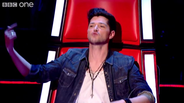 Парень умудрился совместить две совершенно разные песни в один очень крутой кавер! смотреть онлайн