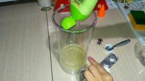 Опыты для детей / Снежная вьюга в стакане