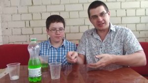 Как сделать легкий фокус с пластиковыми стаканчиками! Секрет простого фокуса - Отец и Сын №111