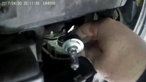 Замена лампы противотуманной фары Шкода Ети 1,2
