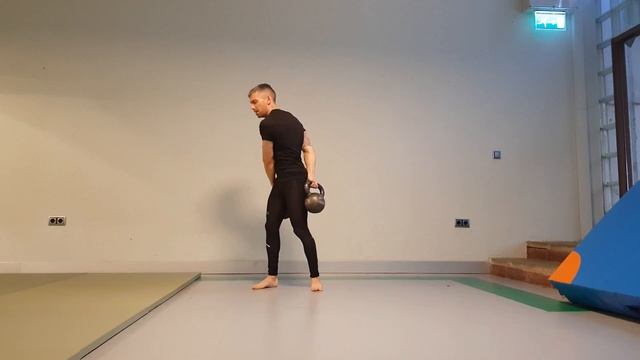 100 KETTLEBELL EXERCISES | PART 2: ROTATIONS смотреть онлайн