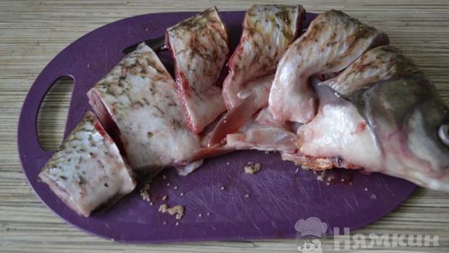 Рыба запеченная в мультиварке с луком