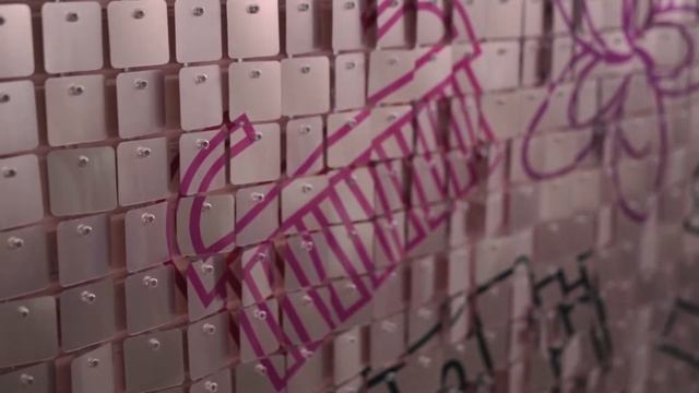 Фотозона с пайетками из панелей SolAir смотреть онлайн