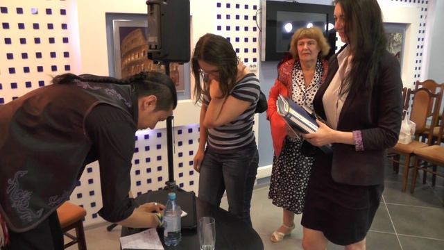 9. Ikaro Valderrama -- Икаро Вальдеррама. Проекты Музыка Горловое пение. О Сибири на испанском язык смотреть онлайн