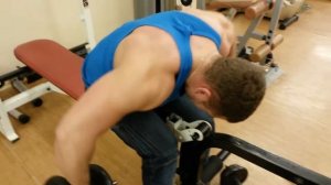 Прокачка задней дельты махи в стороны в наклоне