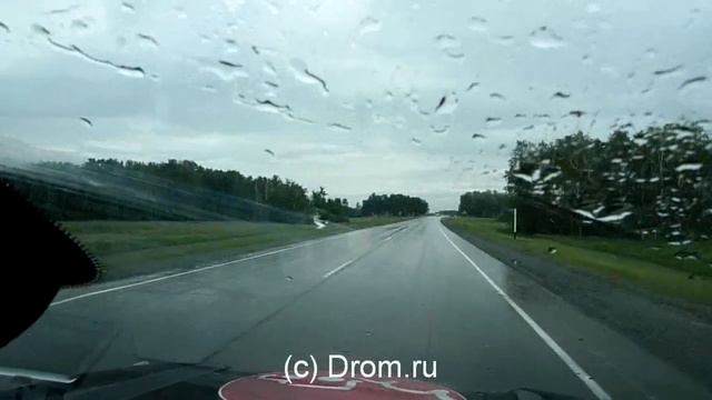 Nissan X-Trail: торможение со 100 км/час на мокрой трассе смотреть онлайн