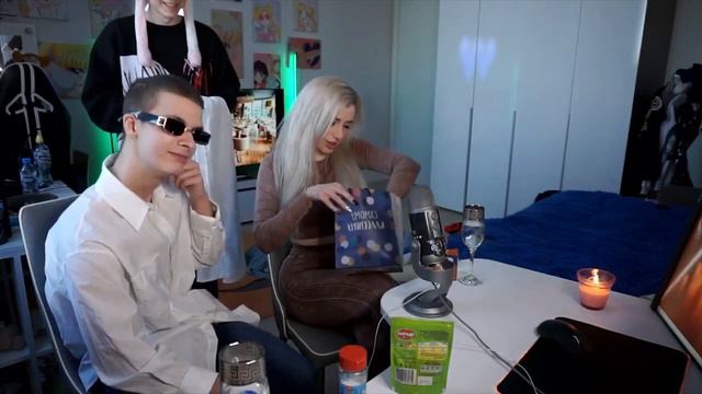 Иван Золо сделал подарок девушке😂😆)