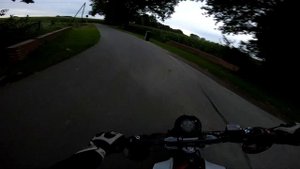 ? Wheelies - Husqvarna Svartpilen 401 RAW Sound ?