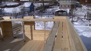 Дом из бруса//Углы собраны в шип паз//Шканты из лиственницы