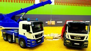 Видео с машинками. Машинки строят песочницу. Игры для детей..mp4 смотреть онлайн