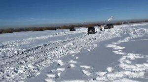 Снега много, тяжко всем. Но дорогу для рыбаков пробили. #снег #джиперы #рыбалка #союзджиперовсамара