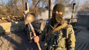 Военные повара в полевых условиях готовят горячее питание для наших военнослужащих