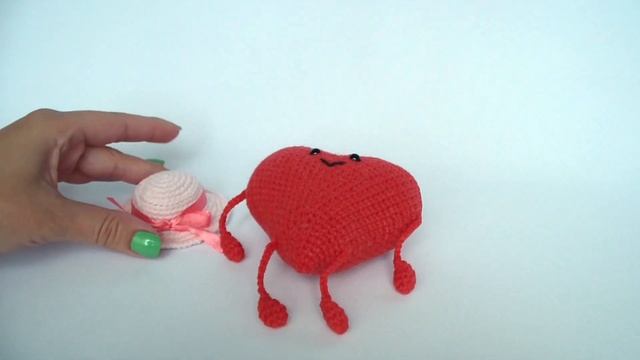 Мягкая вязаная игрушка Сердце крючком смотреть онлайн