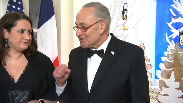 WATCH: Bidens host the Macrons at a state dinner смотреть онлайн