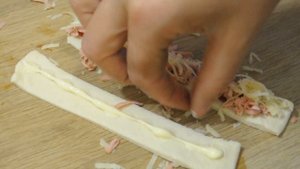 Обалденная Закуска! СЛОЕНЫЕ ПАЛОЧКИ С СОСИСКАМИ И СЫРОМ | Выпечка из слоеного теста