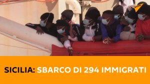 Sicilia: sbarco di 294 immigrati recuperati dalla costa libica