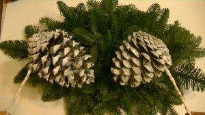 Как самому сделать новогоднюю композицию из еловых веток для праздничного стола Мастер-класс.