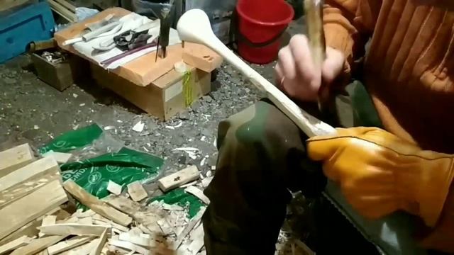 Деревянная ложка резная