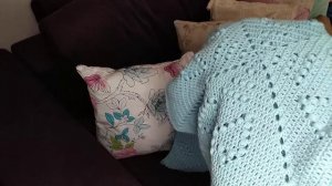 Вязаная подушка из Cotton Baby Soft.