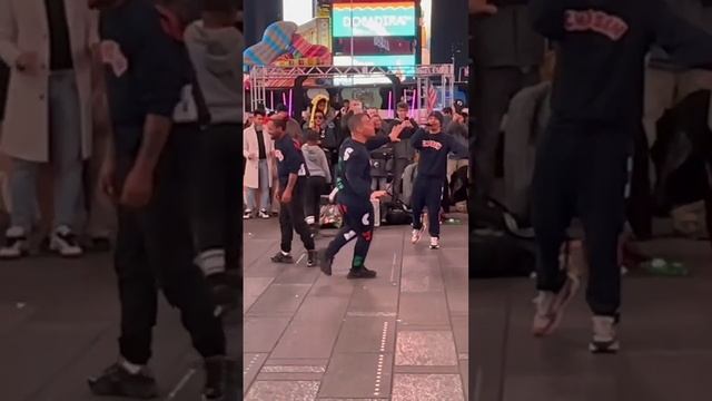 Times Square street breakdancing 917 #newyorksquare #manhattan #breakdance #shots