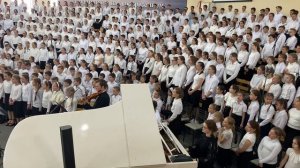 Детский хор 470 детей. Песня мы самые счастливые.