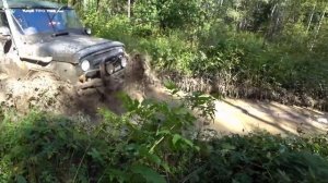 Покатуха в Любучанах. УАЗы, НИВЫ и все такое... Много грязи, много машин и хорошего настроения.