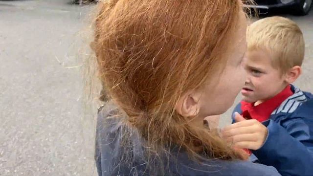 Чихуахуа и робот пылесос, учимся гулять на улице #amydog смотреть онлайн